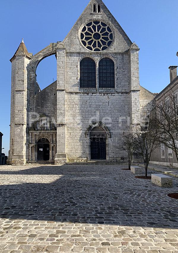 [1928] - place de l'église composée de pavés de grès ancien