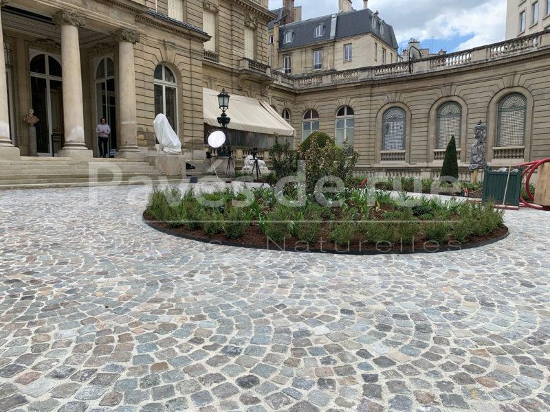 [3263] - cour pavée recouverte de pavés de grès ancien - Paris